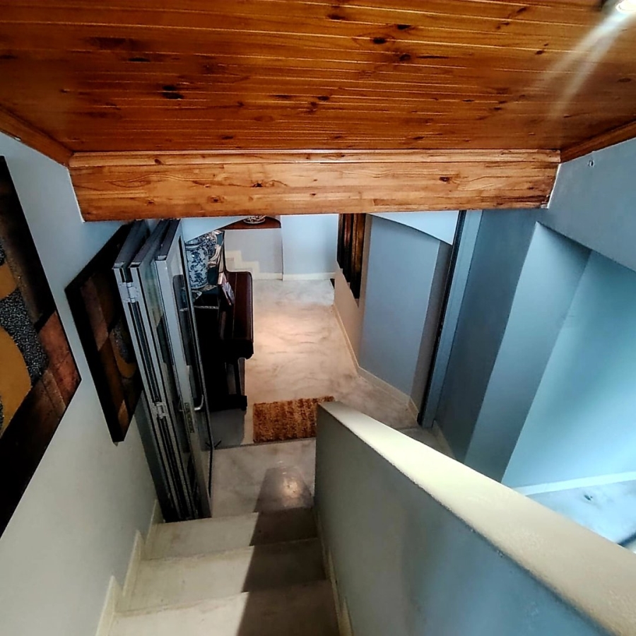 5 Bedroom Property for Sale in Beacon Bay Eastern Cape